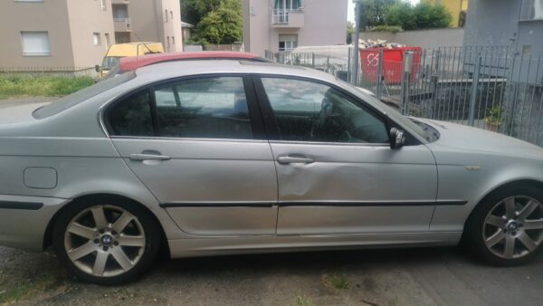 BMW 330i - immagine 3