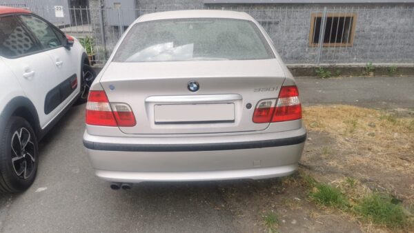 BMW 330i - immagine 5