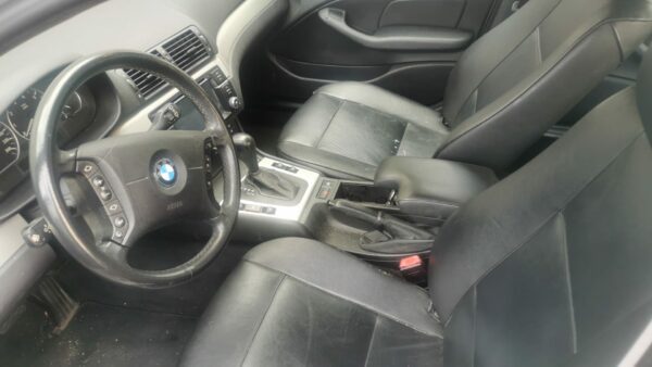 BMW 330i - immagine 7