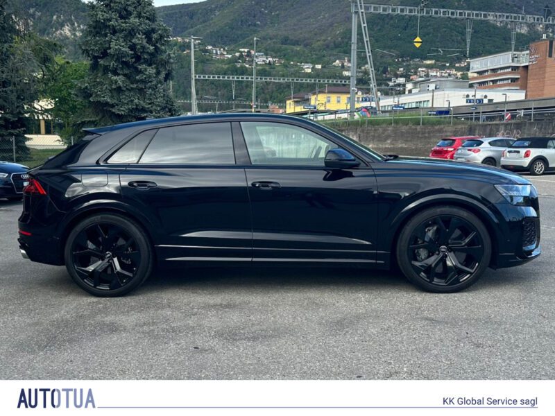 AUDI RSQ8 quattro tiptronic